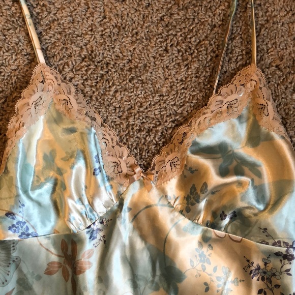 Lingerie Slip - Picture 3 of 5